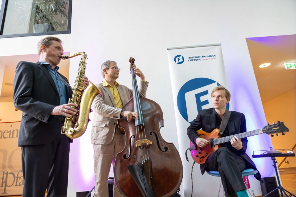 Jazztrio Berlin beim Auftrit in der Landesvertretung Rheinland-Pfalz